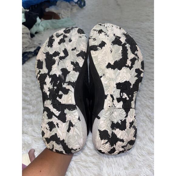 Under Armour women's sz. 8.5 high top basketball sneakers. Great pair & conditio - Picture 8 of 11